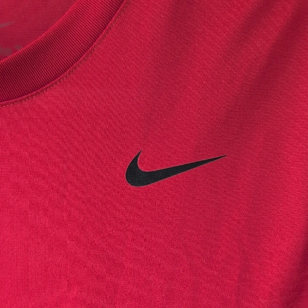 The Nike Tee Men’s Red Short-Sleeve Black Swoosh Front Graphic Medium Dri-Fit - Picture 3 of 7